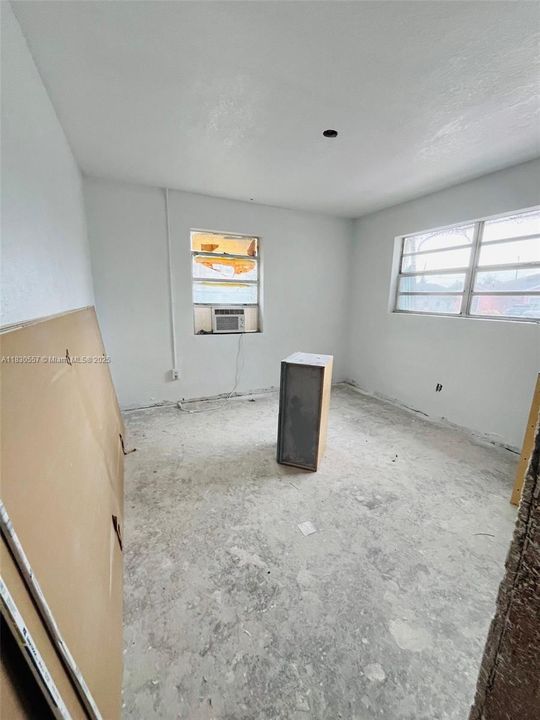 Под контрактом: $230,000 (3 спален, 1 ванн, 973 Квадратных фут)