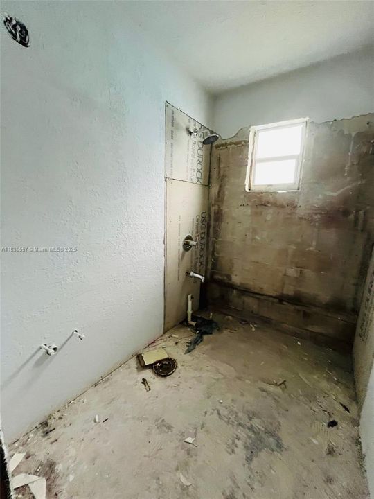 Под контрактом: $230,000 (3 спален, 1 ванн, 973 Квадратных фут)