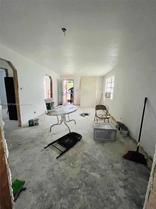 Под контрактом: $230,000 (3 спален, 1 ванн, 973 Квадратных фут)