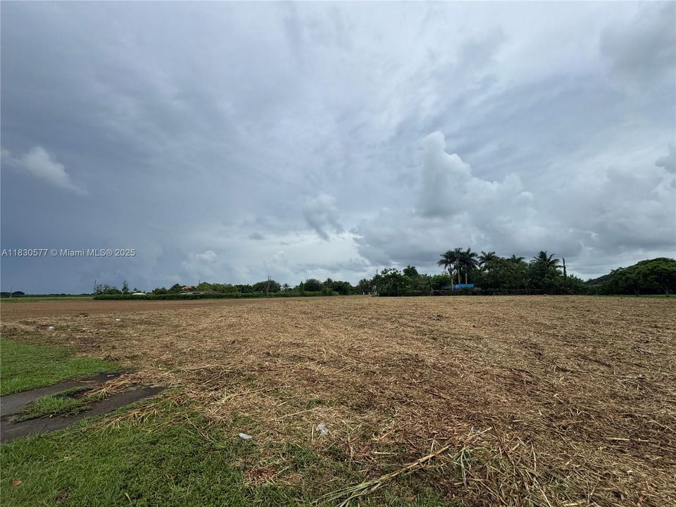 待售: $485,000 (1.25 acres)