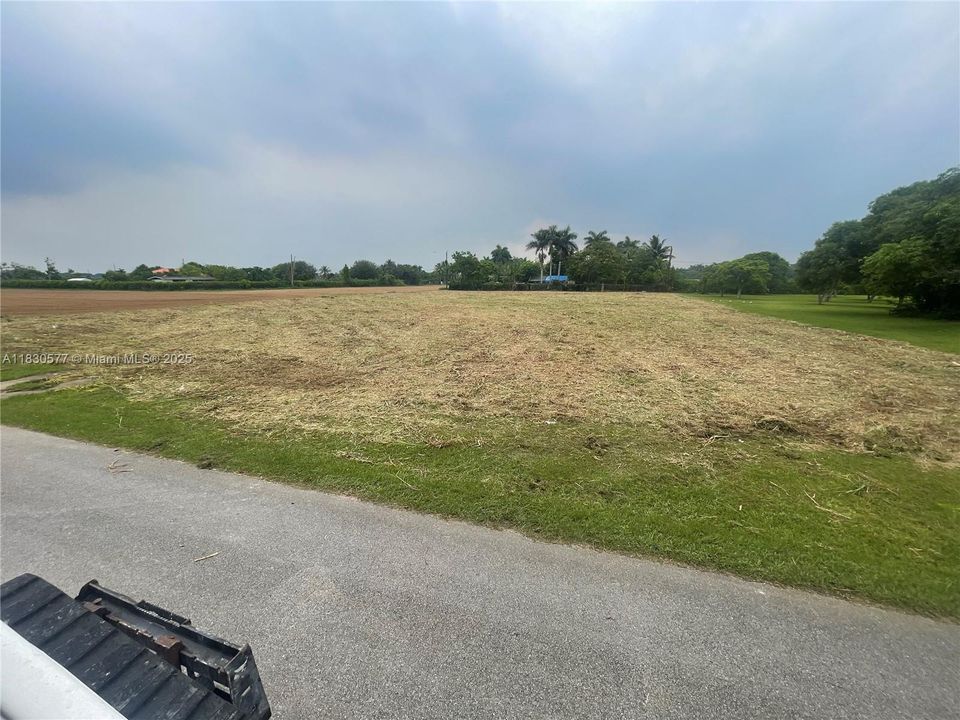 待售: $485,000 (1.25 acres)