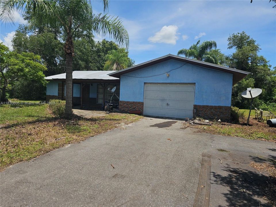 Recently Sold: $275,000 (3 beds, 2 baths, 1472 Square Feet)