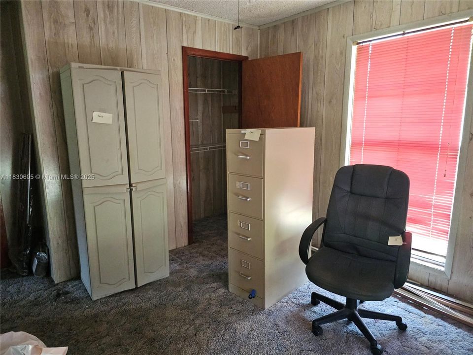 Recently Sold: $275,000 (3 beds, 2 baths, 1472 Square Feet)