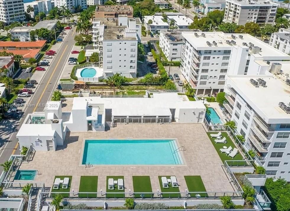 En Venta: $699,000 (2 camas, 2 baños, 1321 Pies cuadrados)