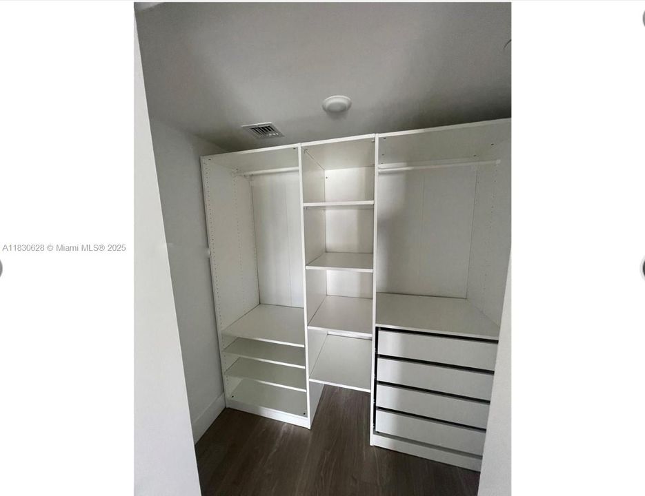 En Venta: $699,000 (2 camas, 2 baños, 1321 Pies cuadrados)