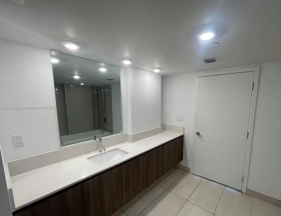 En Venta: $699,000 (2 camas, 2 baños, 1321 Pies cuadrados)