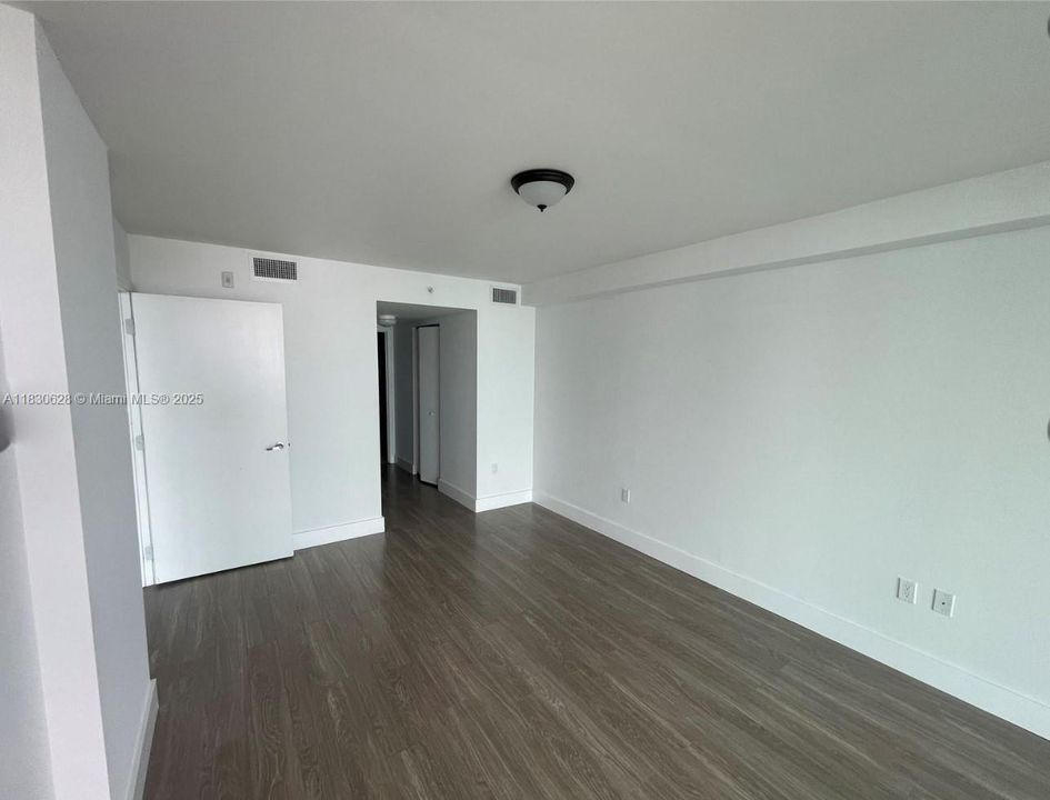 En Venta: $699,000 (2 camas, 2 baños, 1321 Pies cuadrados)