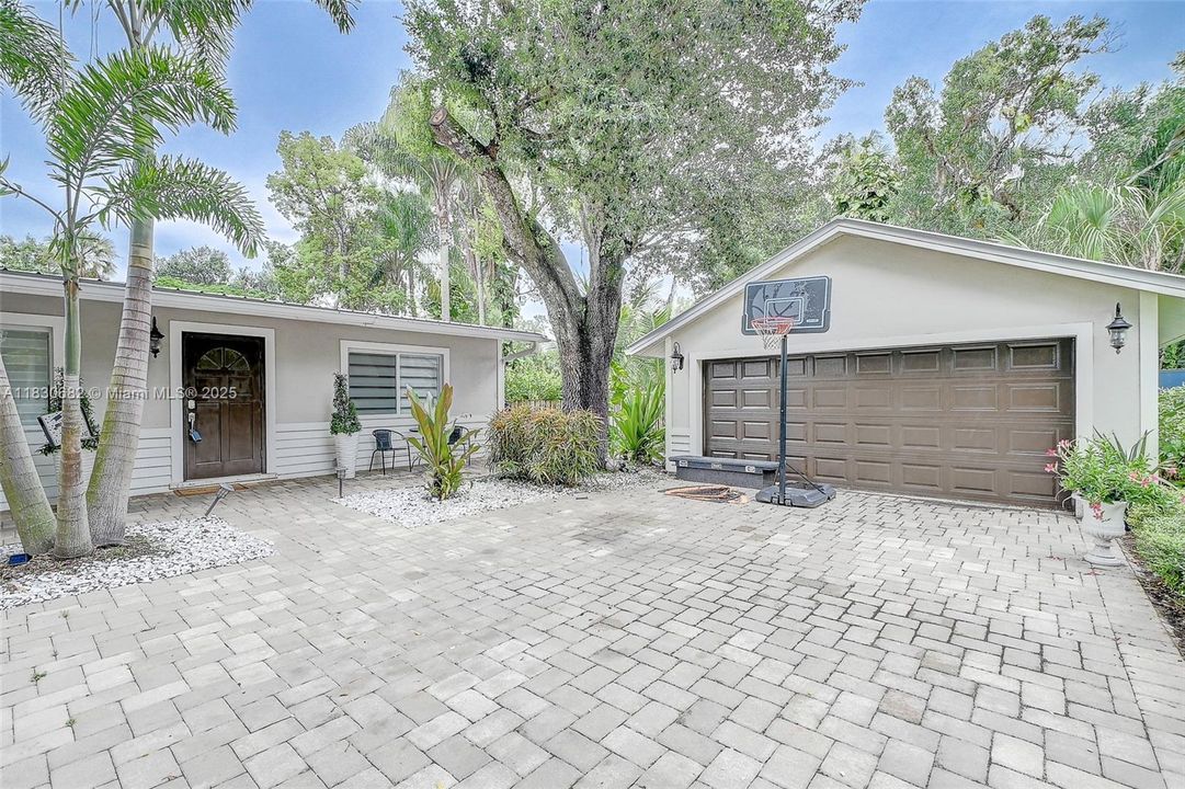 For Sale: $429,000 (3 beds, 2 baths, 2044 Square Feet)