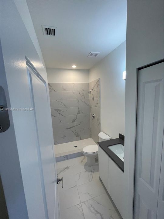 合同活跃: $3,500 (4 贝兹, 3 浴室, 0 平方英尺)