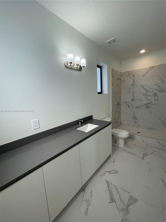 合同活跃: $3,500 (4 贝兹, 3 浴室, 0 平方英尺)