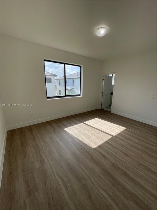 合同活跃: $3,500 (4 贝兹, 3 浴室, 0 平方英尺)