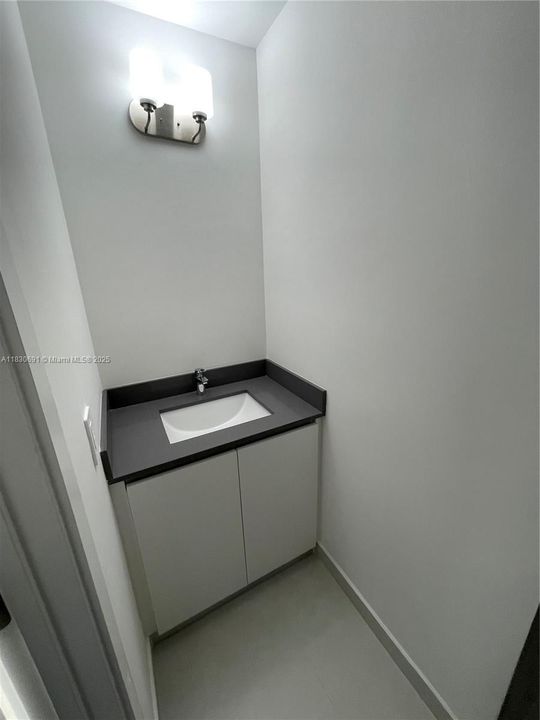 合同活跃: $3,500 (4 贝兹, 3 浴室, 0 平方英尺)