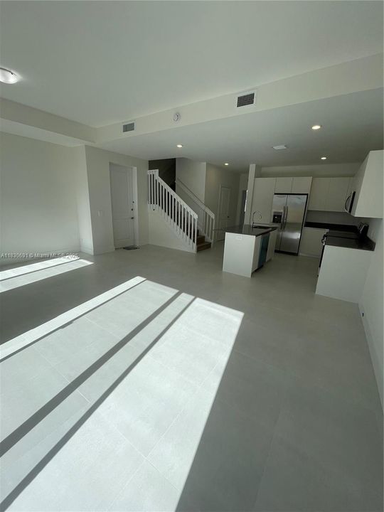 合同活跃: $3,500 (4 贝兹, 3 浴室, 0 平方英尺)