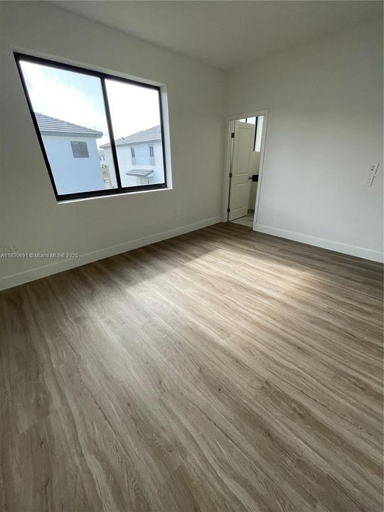 合同活跃: $3,500 (4 贝兹, 3 浴室, 0 平方英尺)