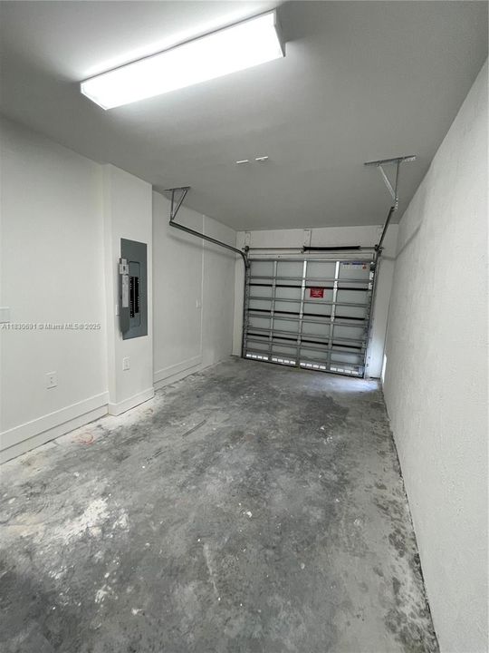 合同活跃: $3,500 (4 贝兹, 3 浴室, 0 平方英尺)