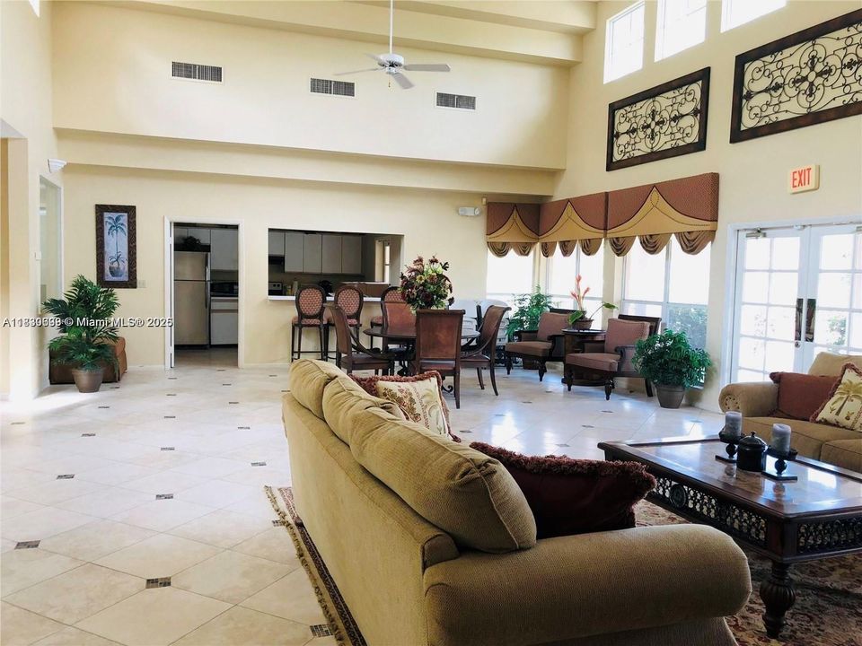 Active With Contract: $285,000 (3 beds, 2 baths, 1100 Square Feet)