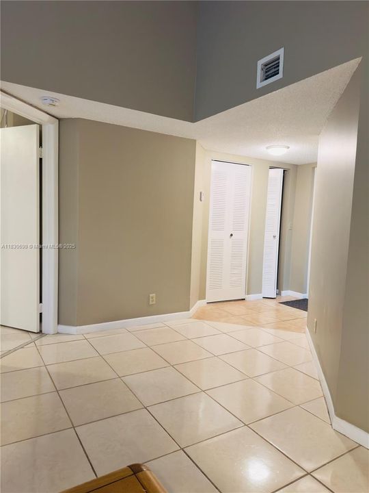 Active With Contract: $285,000 (3 beds, 2 baths, 1100 Square Feet)