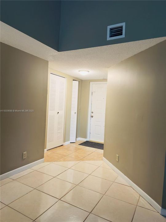 Active With Contract: $285,000 (3 beds, 2 baths, 1100 Square Feet)