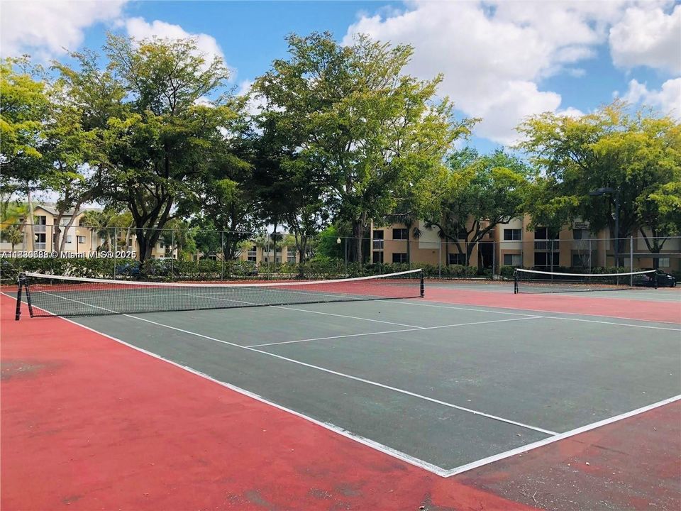 Active With Contract: $285,000 (3 beds, 2 baths, 1100 Square Feet)