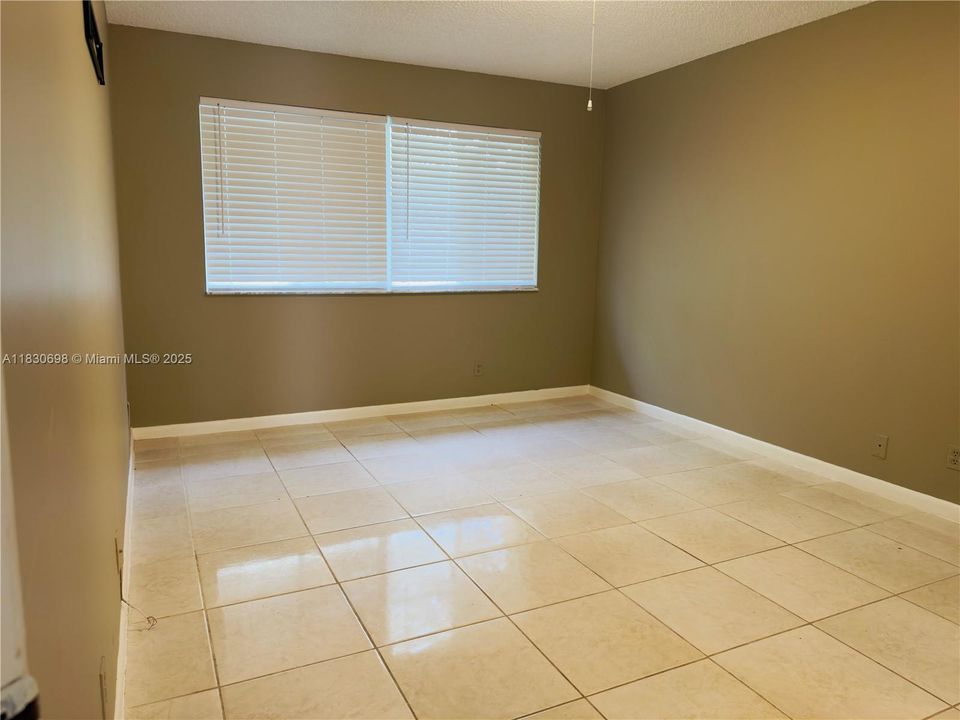 Active With Contract: $285,000 (3 beds, 2 baths, 1100 Square Feet)