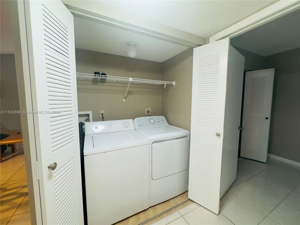 Active With Contract: $285,000 (3 beds, 2 baths, 1100 Square Feet)