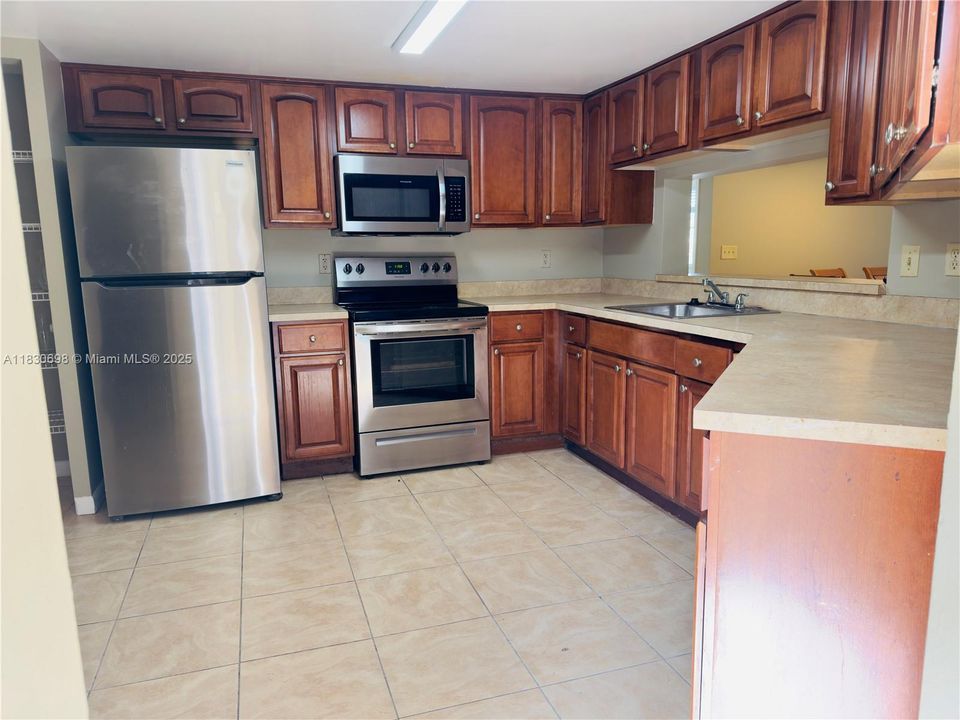 Active With Contract: $285,000 (3 beds, 2 baths, 1100 Square Feet)