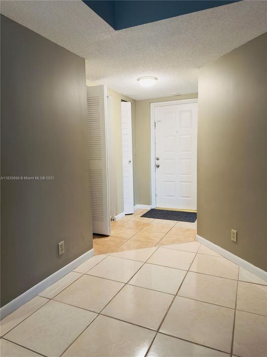 Active With Contract: $285,000 (3 beds, 2 baths, 1100 Square Feet)