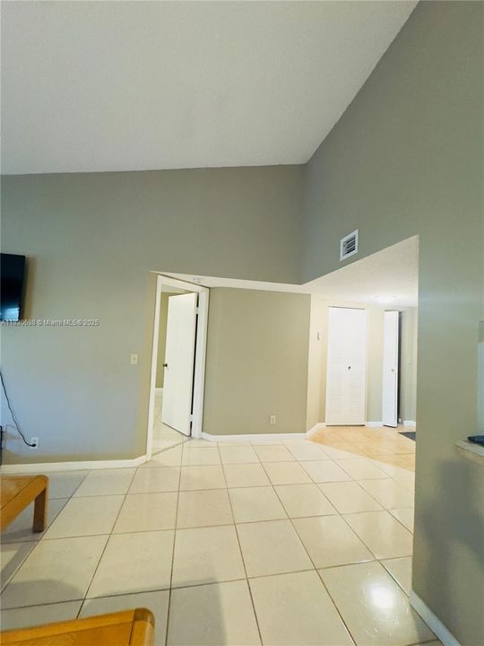 Active With Contract: $285,000 (3 beds, 2 baths, 1100 Square Feet)