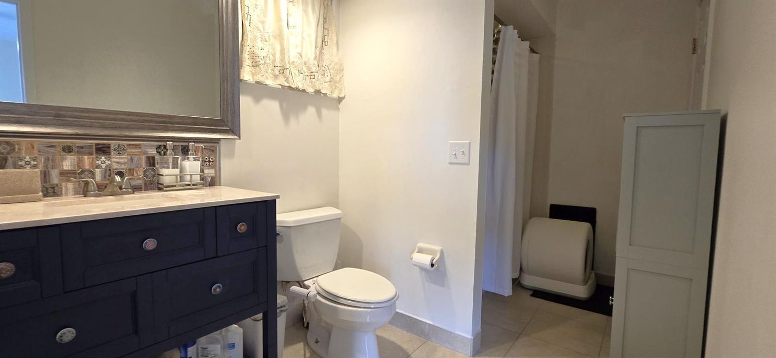 4th BR Full Bathroom