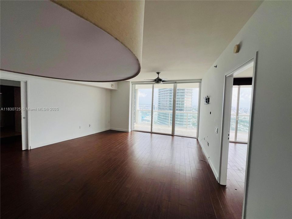 Recently Sold: $2,150,000 (2 beds, 2 baths, 1536 Square Feet)