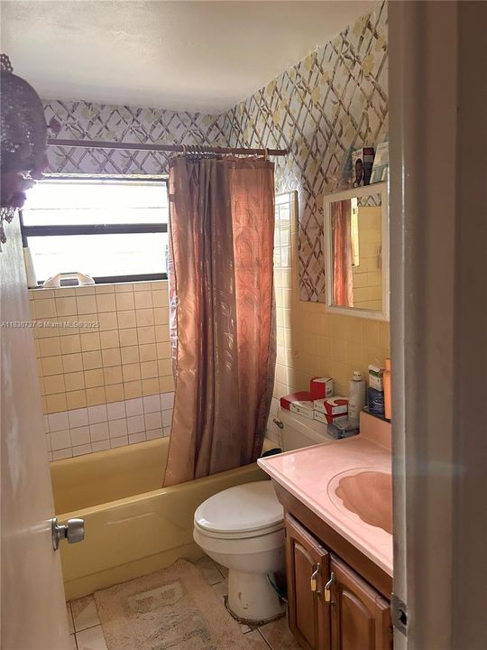 合同活跃: $350,000 (2 贝兹, 1 浴室, 1016 平方英尺)