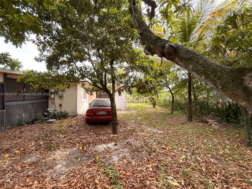 合同活跃: $350,000 (2 贝兹, 1 浴室, 1016 平方英尺)