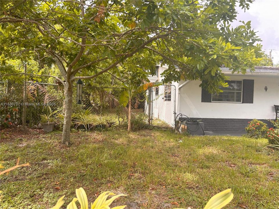 合同活跃: $350,000 (2 贝兹, 1 浴室, 1016 平方英尺)