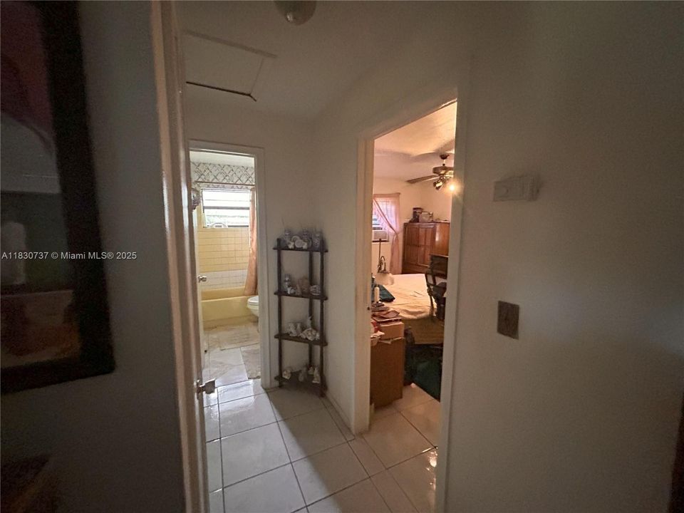 合同活跃: $350,000 (2 贝兹, 1 浴室, 1016 平方英尺)