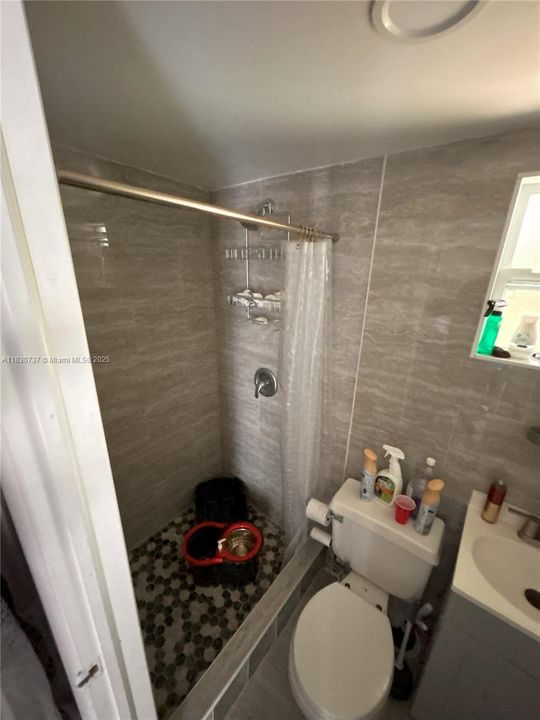 合同活跃: $350,000 (2 贝兹, 1 浴室, 1016 平方英尺)