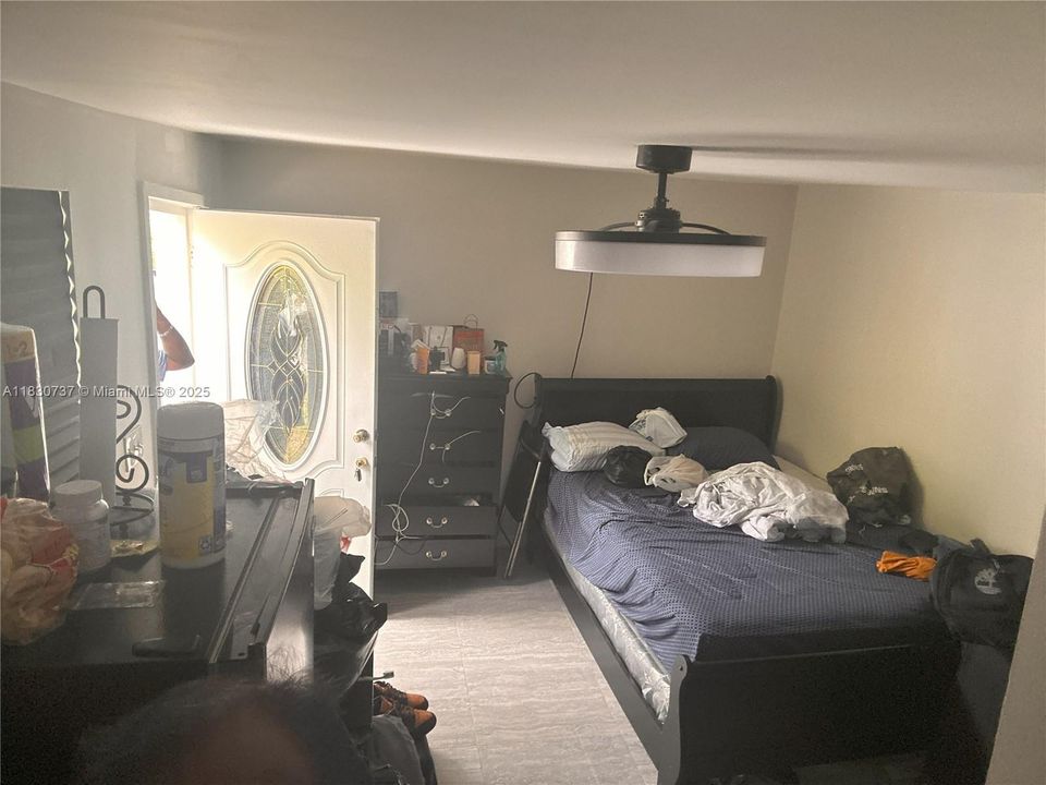 合同活跃: $350,000 (2 贝兹, 1 浴室, 1016 平方英尺)