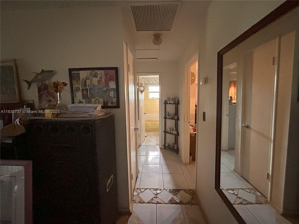 合同活跃: $350,000 (2 贝兹, 1 浴室, 1016 平方英尺)