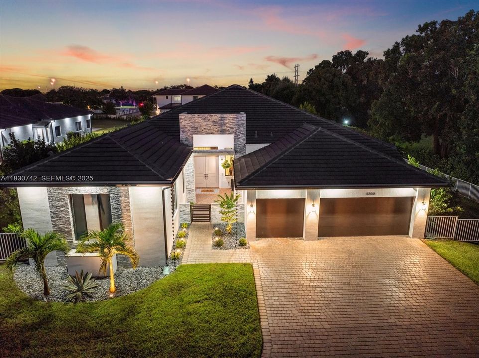 En Renta: $12,500 (4 camas, 4 baños, 3705 Pies cuadrados)