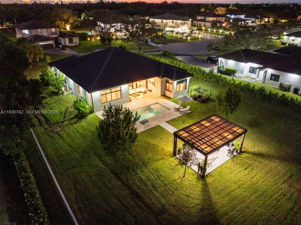 En Renta: $12,500 (4 camas, 4 baños, 3705 Pies cuadrados)