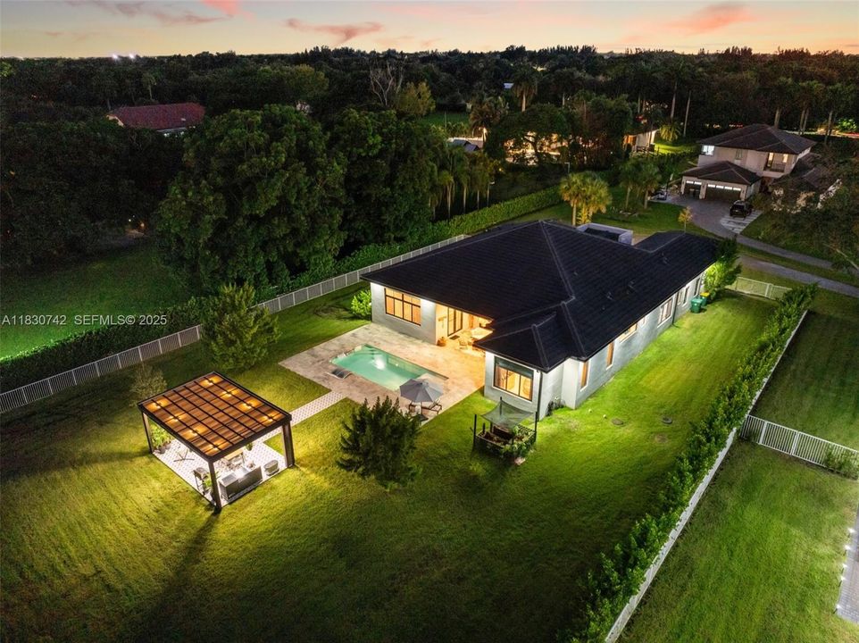 En Renta: $12,500 (4 camas, 4 baños, 3705 Pies cuadrados)