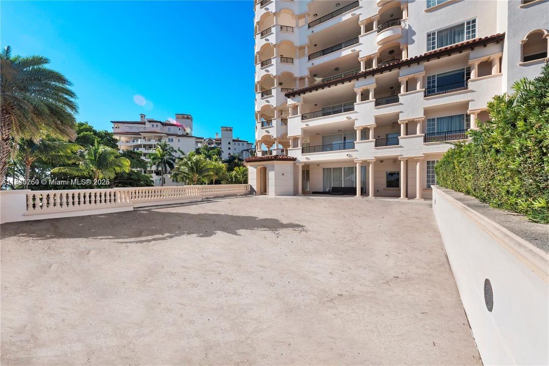 For Sale: $14,000,000 (6 beds, 6 baths, 5217 Square Feet)
