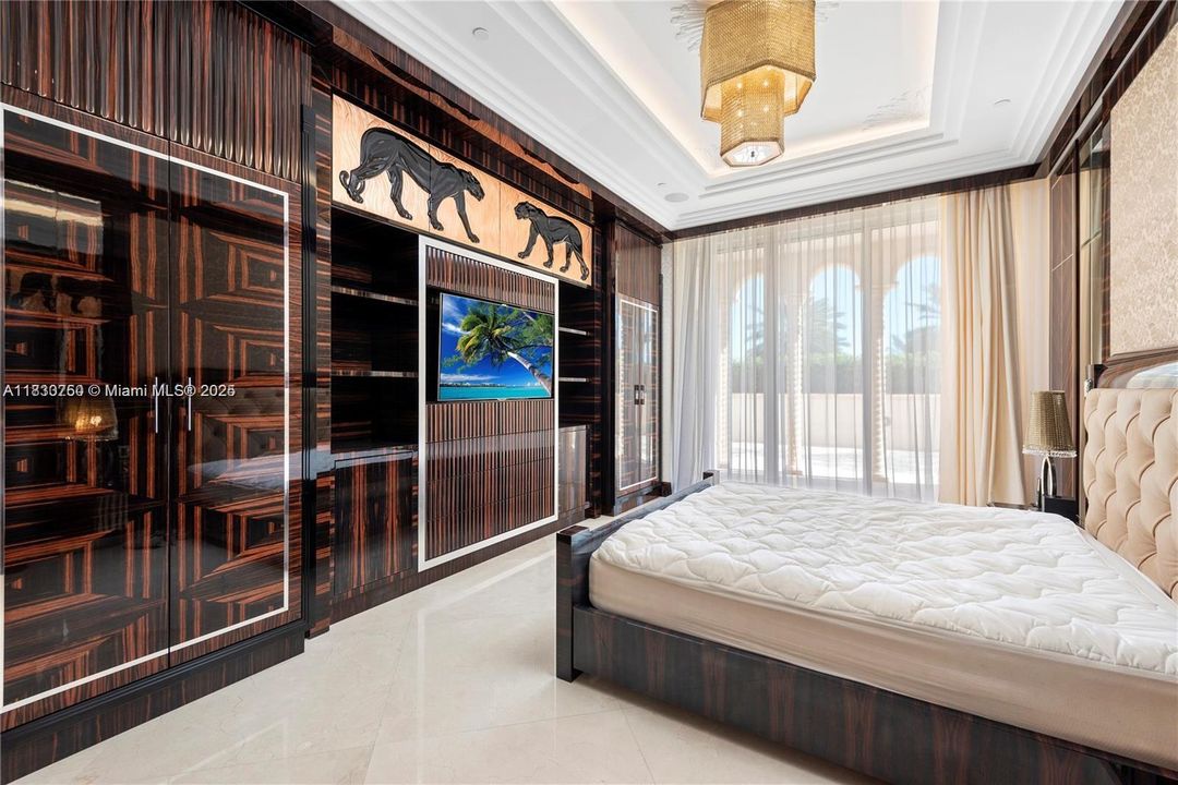 For Sale: $14,000,000 (6 beds, 6 baths, 5217 Square Feet)
