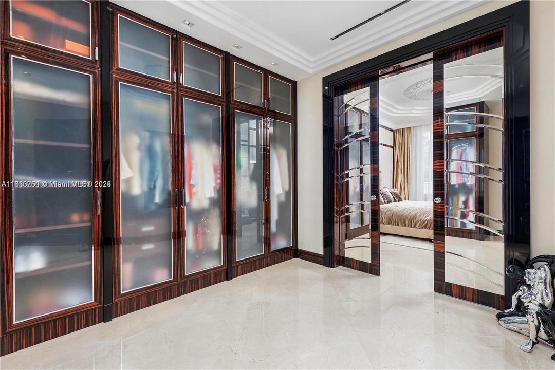 For Sale: $14,000,000 (6 beds, 6 baths, 5217 Square Feet)
