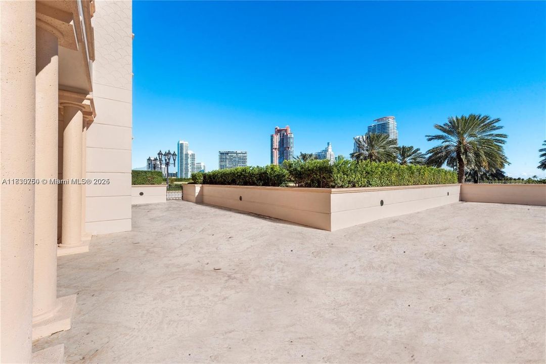 For Sale: $14,000,000 (6 beds, 6 baths, 5217 Square Feet)