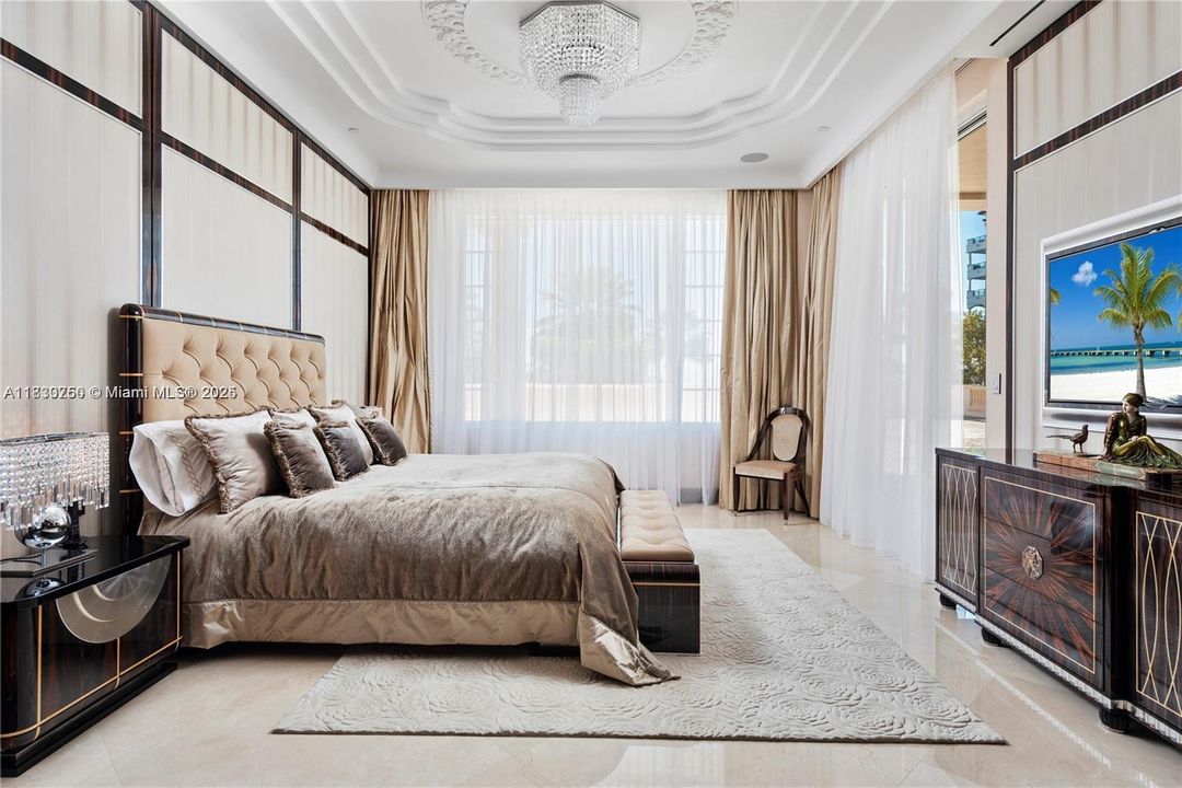 For Sale: $14,000,000 (6 beds, 6 baths, 5217 Square Feet)