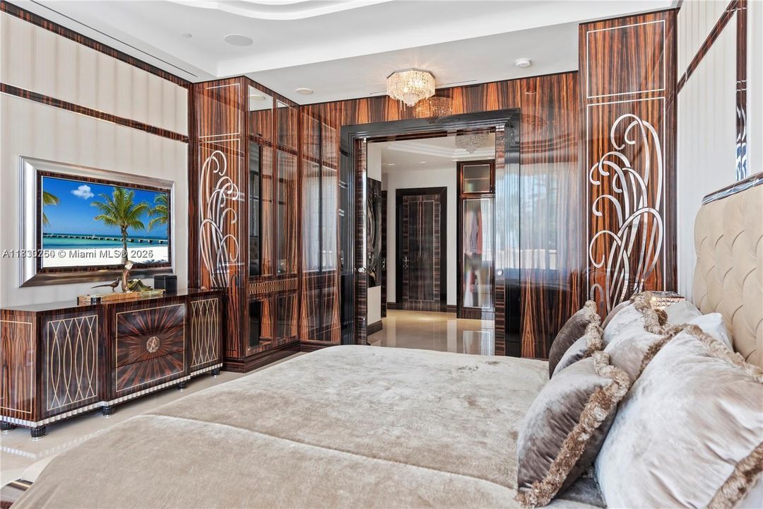 For Sale: $14,000,000 (6 beds, 6 baths, 5217 Square Feet)