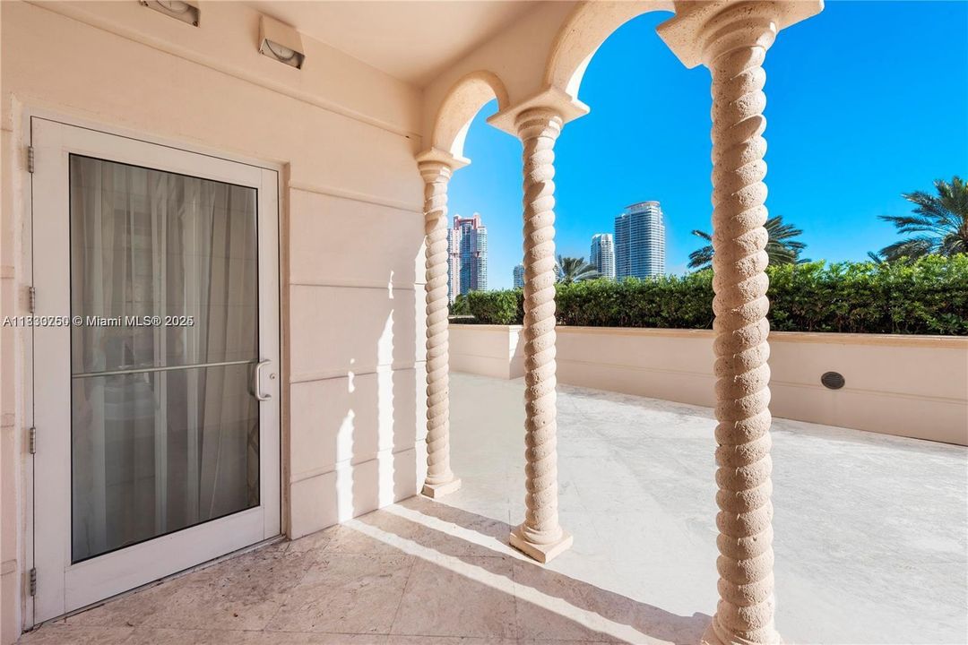For Sale: $14,000,000 (6 beds, 6 baths, 5217 Square Feet)