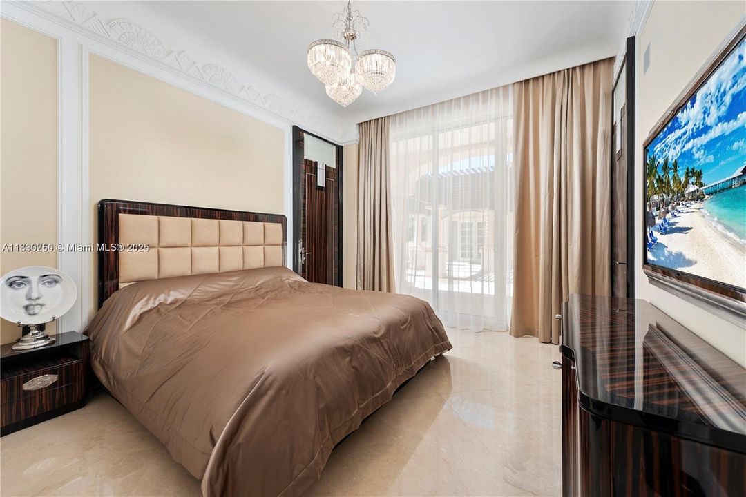 For Sale: $14,000,000 (6 beds, 6 baths, 5217 Square Feet)