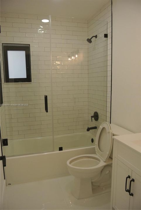 合同活跃: $3,600 (3 贝兹, 2 浴室, 1587 平方英尺)