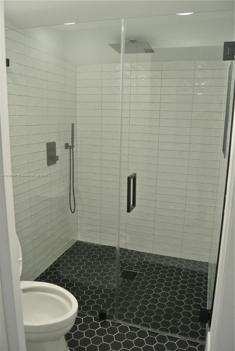 合同活跃: $3,600 (3 贝兹, 2 浴室, 1587 平方英尺)